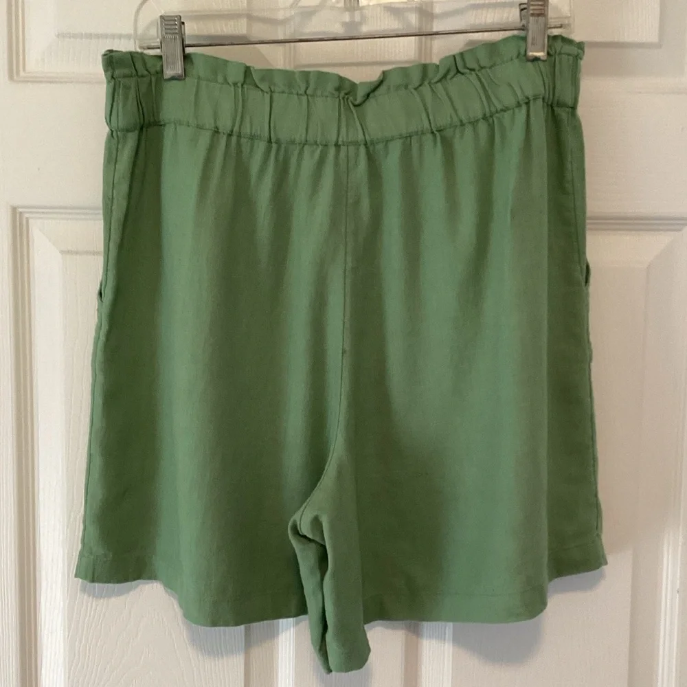 GUC Jason Wu Women’s Spring Green Shorts Size Small - Picture 2 of 4